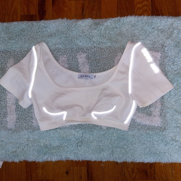 CUTE OFF WHITE AND REFLECTOR GRAY LINE TWO PIECE CROP TOP 😍 - Picture 1 of 2